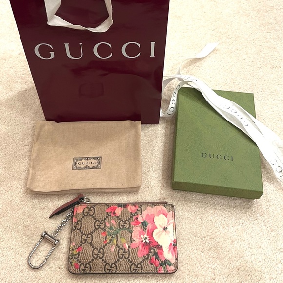 Gucci (rare) GG Supreme Monogram Blooms Key Ring Coin Case
